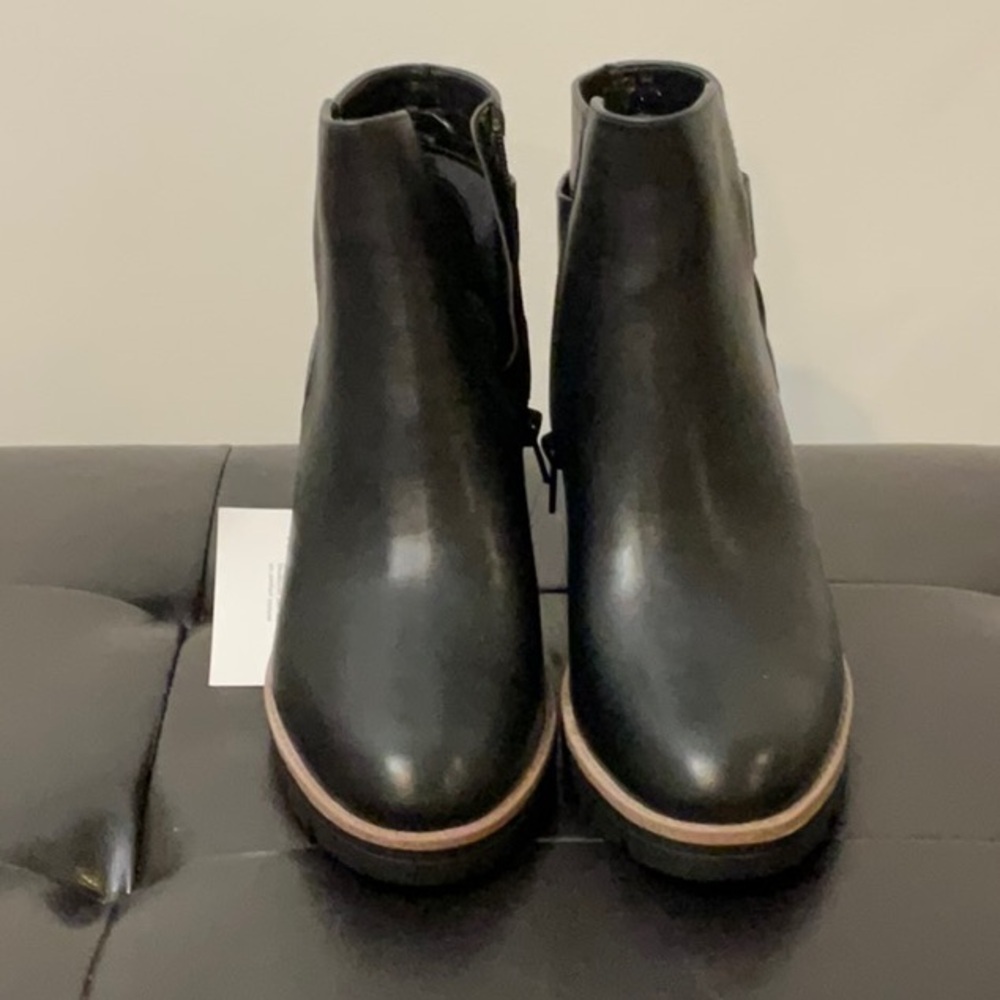 Chic Black Ankle Boots with Block Heel